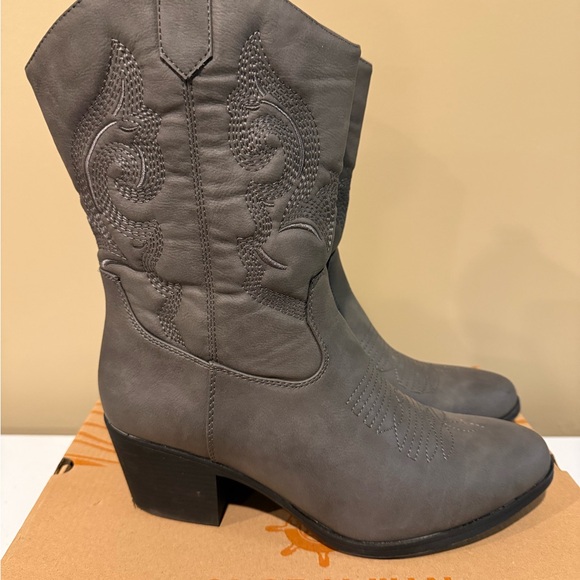 Shoes - Gray Western Ankle Boots